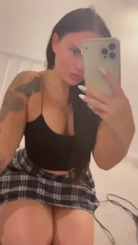 Describe my natural mommy body using just emojis