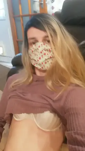 femboy cums on herself 💕