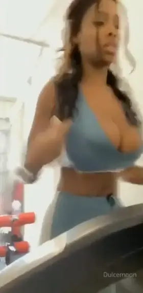 🇨🇴 Afro Colombian Baddie Bouncing Titties On Treadmill 🇨🇴