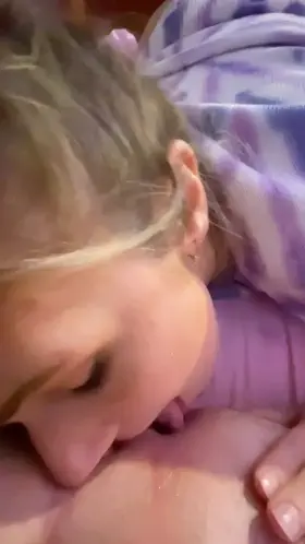 [video] I give my husband the total treatment of a rimjob 😛