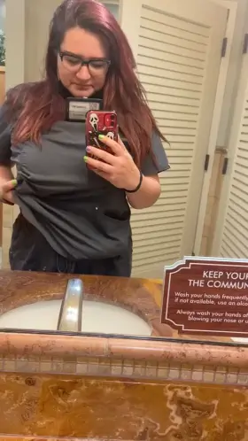 Getting you hard while I’m at work 😘