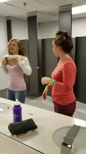 [r/Suckingboobs] Lesbian drink breastmilk