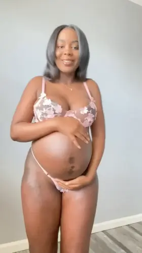 9 months pregnant and i’m loving my body