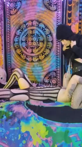 Nothing like some goth pussy to feel better