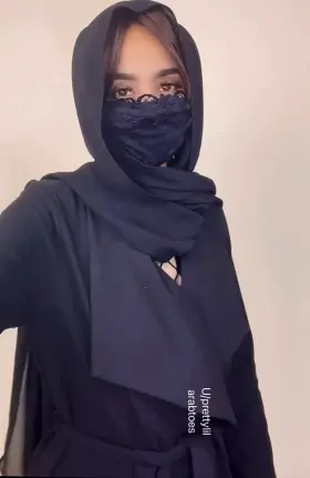 Raise your hand if you’d fuck a Muslim girl like me😉