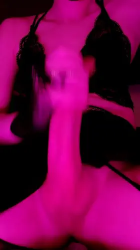 Letting it all run down for you to lick up 😜🥵🥵