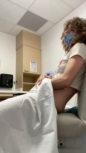 I get so horny at the doctors office! I literally had time to cum two times.. [F] MILF