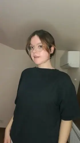 I hope at least 3 guys here would rail this nerdy girl