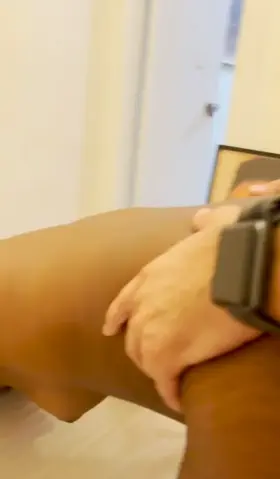 Giving her backshots while her best friend records 😏