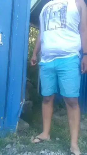 Just washed my car and felt the need to pee, I was alone, looked around and thought why not, I’ll try going in my shorts 😁