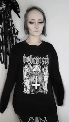 What the shy goth girls looks like in school vs What she looks like at home 🙊🖤