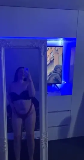 Let's fall into bed and have fun 🤪