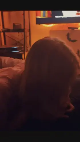 Who doesn’t love Netflix & chill 👅💦 full video on OnlyFans @lindsey_vee