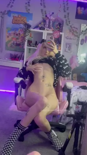 grab me by the waist and take me right here 💖