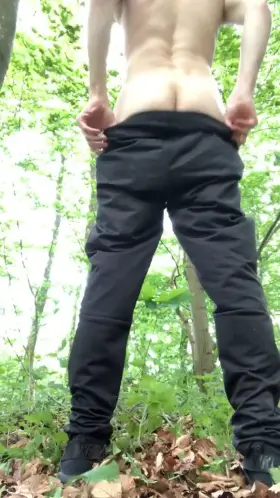 Showing off while hiking 😋