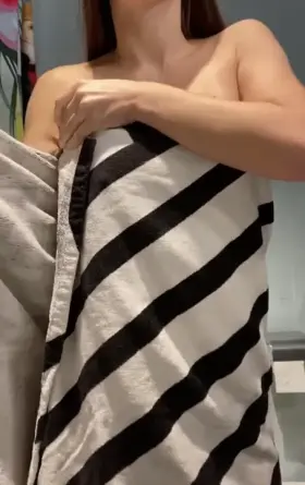 Is it worth taking off the towel? 😳😳