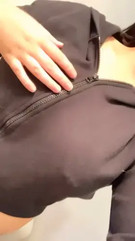 Unzipping to reveal my DDD titties 🙈