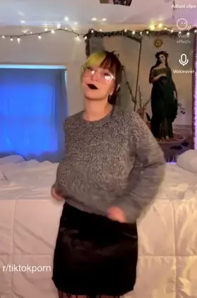 DO U LIKE IT ? (👇🏽 MORE OF HER CONTENT IN THE COMMENTS 😍😍)