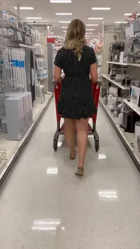 Quick Flip of the Sundress 🍑