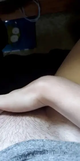 Her little hands show just how big these bitchin beef flaps are! Reddits Large Labia Queen 👑. Original Content