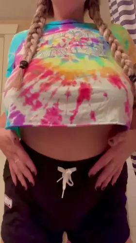 Like what you see? My page is 40% off for the month of November 🖤 Only $6 🖤 Cum check it out 😉