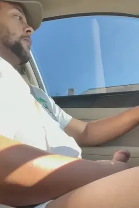 Never know what you’ll see while driving.