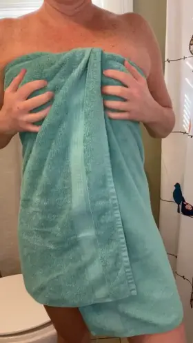 Does this brighten up your Friday? (f) 💦💦😜