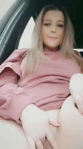 Pulled over to play with my pussy 😈👇🏻💦