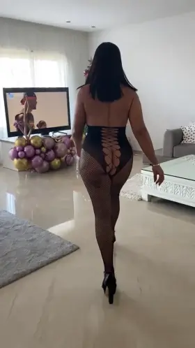 Milf booty jiggle