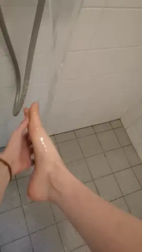 Cleaning my dirty feet after playing around in the garden for a whole day🤭