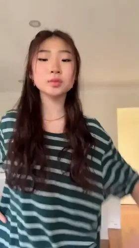 Who is this sexy Korean girl?