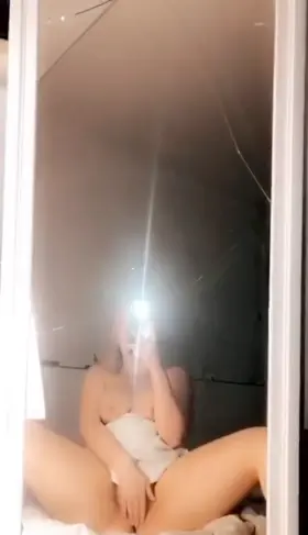 Come to me and take the towel with your teeth [VIDEO]