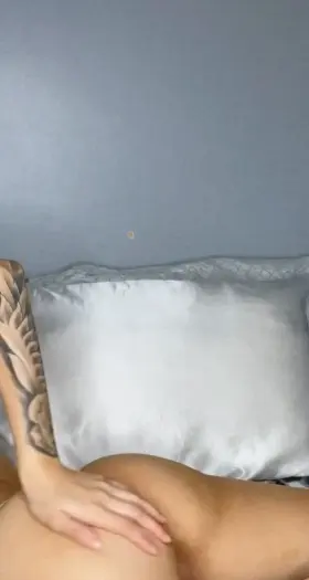 My OnlyFans is FREE, cum check out more of me and this juicy ass 🍑