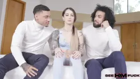 Alt cutie Valerica Steele gets her first double vag