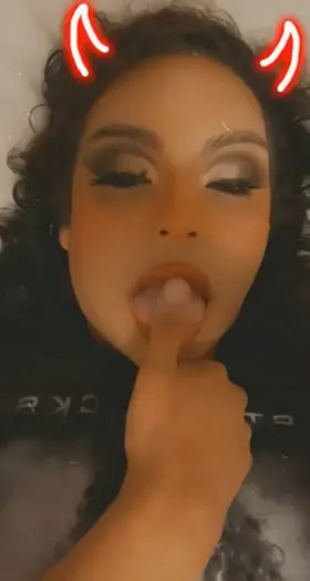 Think I’m pretty enough to trap you? Y’all haven’t even seen the tip of the iceberg.😈🍒xx