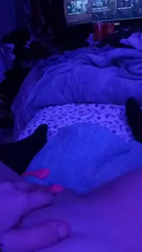 [20f] was gaming and needed to pee so badly!! I made such a splashy mess in bed!!