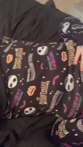 Don't let the baggy pajamas fool you😊