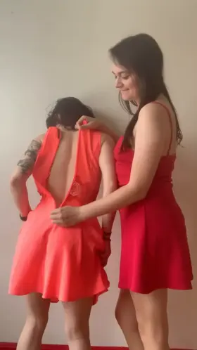 Only hit that arrow if you'd join my bestie and I in a threesome 😛😈💖