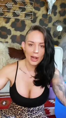 Kaitlyn & her big titties