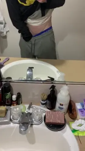 Wasn’t planning on nutting on the counter, but I just felt so good. 🤤