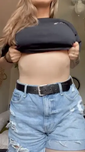 I know I’m your favourite summer treat😘 [oc]