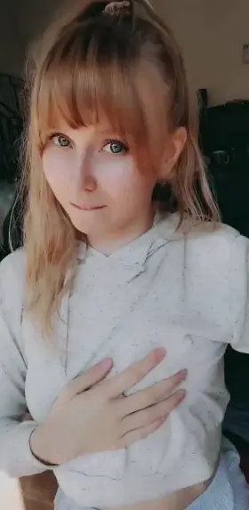 Would you jerk off to nudes from a Swedish 2002 teen? 🙊