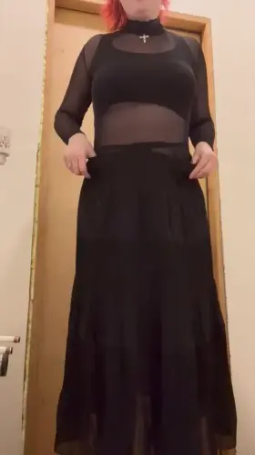 stripshow from a real goth girl ;)