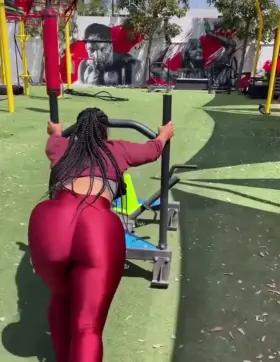 Mama’s trainer got so many likes (f)