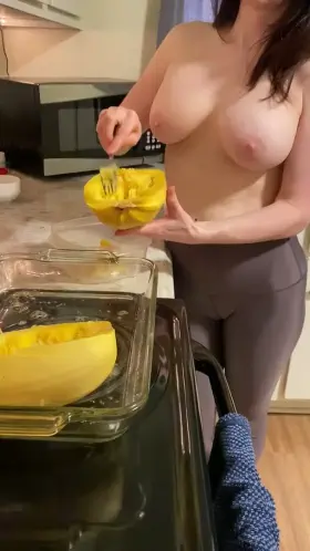 A girl who can cook 😏