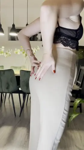 [19]I want to fuck one lucky Redditor. Who wants to be the one?