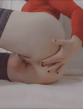 Rubbing my pussy for you, Daddy 🤤