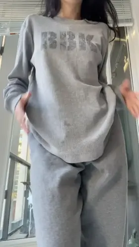 Daddy, would you help undress me 🤩💖