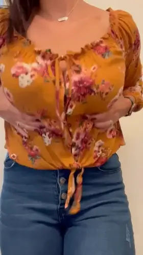 It’s Friday and this milf is ready to play. I have a feeling you are too!