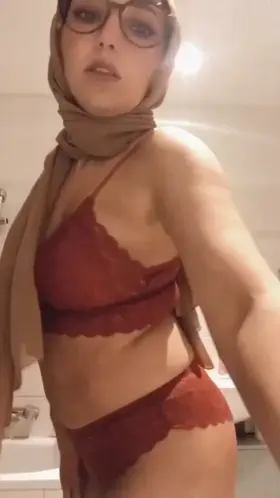 Wanna get in between these cheeks?😘